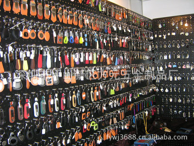 深圳市坪山新区方元五金制品厂 专业生产供应高档皮具车标钥匙扣，提供优质五金产品批发服务